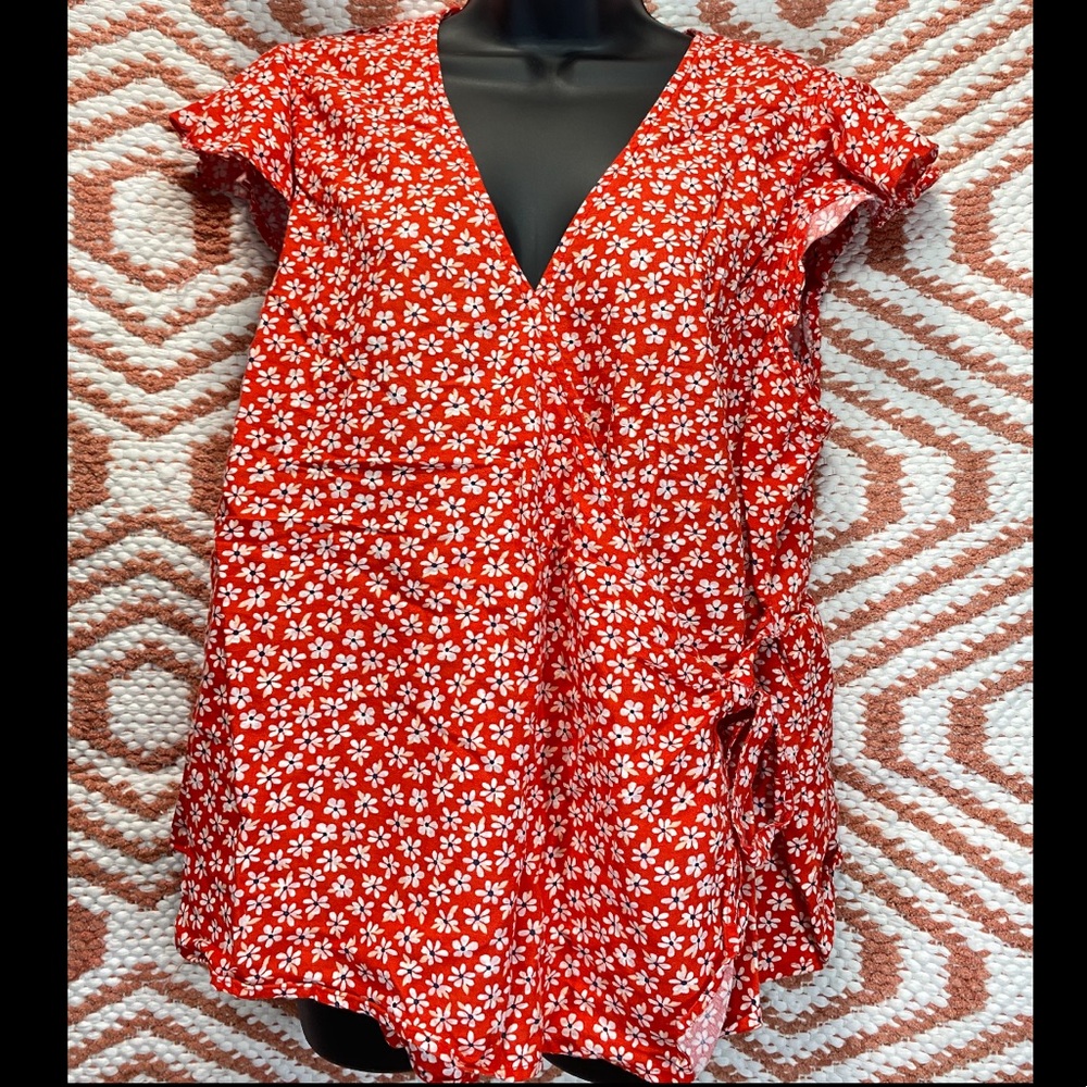 Old Navy Flower blouse